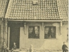 kirkestraede-boern-foran-det-lille-hus