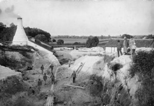 Herfølge Kalkgrav 1910. Kalkgraven er i dag en del af Herfølge Kirkegård. Foto fra arkivets samlinger.