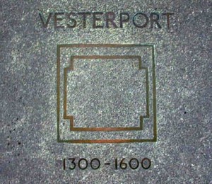 Mindeplade for Køges tidligere byport – Vesterport - ved Vestergade 34/39